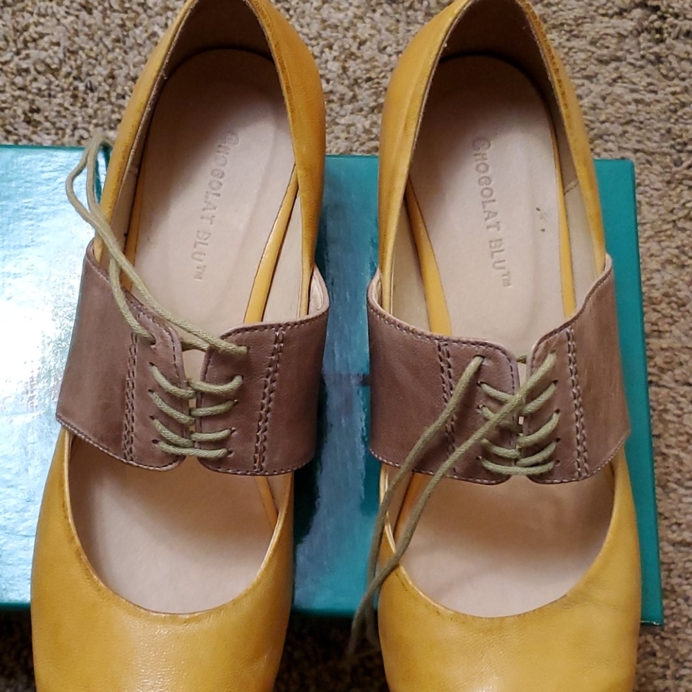 Shoes - Picture 3 of 6